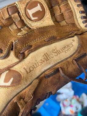 Louisville Slugger L1250AF 12.5 Inch Fastpitch Series
